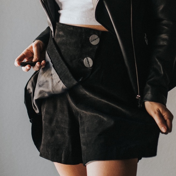 Vintage Leather Skirt/Skort with Buttons - Picture 6 of 6